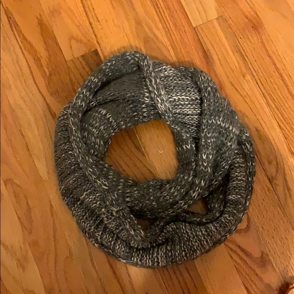 Hollister scarf